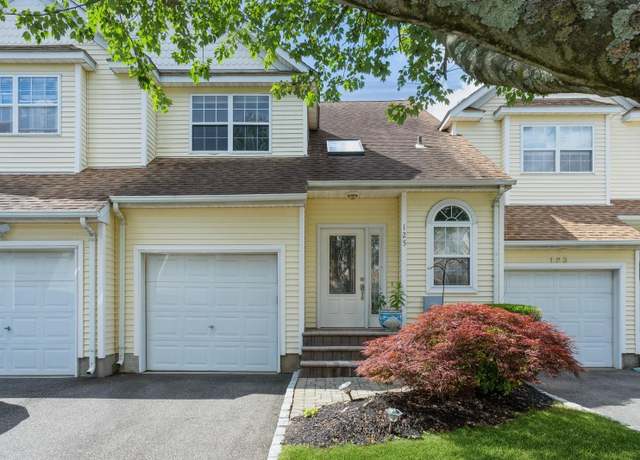 Property at 125 Cinnamon Ct, Melville, NY 11747, 2 beds, 2.5 baths