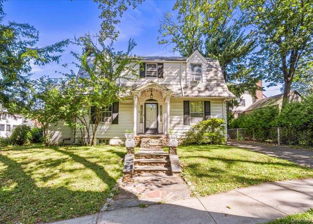 Property at 18019 Grand Central Pkwy, Jamaica Estates, NY 11432, 3 beds, 2.5 baths