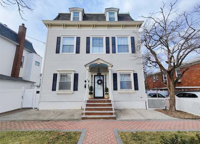 Property at 324 150th St, Whitestone, NY 11357, 7 beds, 4 baths