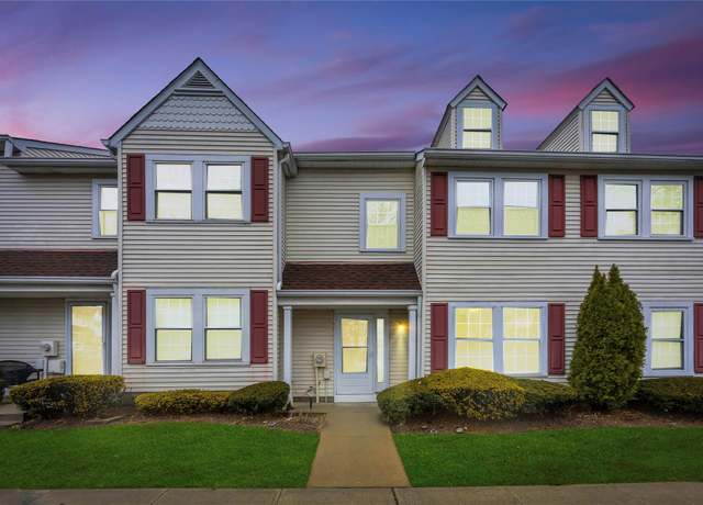 Property at 23 Stratford Grn #23, Farmingdale, NY 11753, 3 beds, 2.5 baths