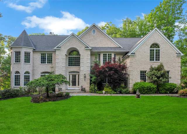 Property at 1 Pitch Pine Ct, Northport, NY 11768, 5 beds, 4.5 baths