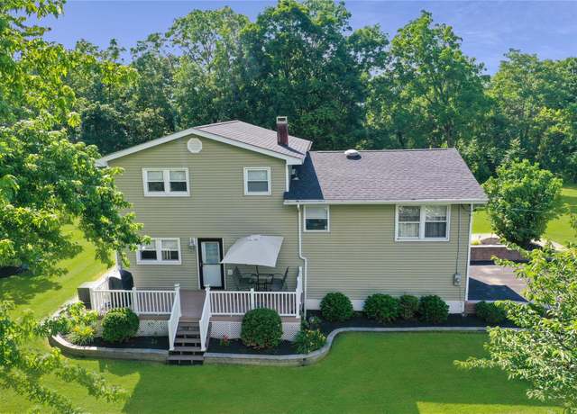 Property at 7 Bittles Pl, Rock Tavern, NY 12575, 3 beds, 1.5 baths