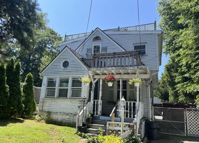 Property at 1014 Washington Dr, Centerport, NY 11721, 4 beds, 2 baths