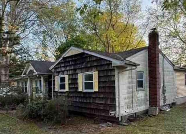 Property at 64 Brooksite Dr, Smithtown, NY 11787, 3 beds, 3 baths