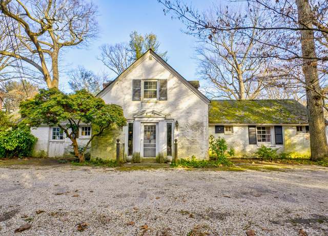 Property at 895 Bryant Ave, Roslyn Harbor, NY 11576, 2 beds, 3 baths