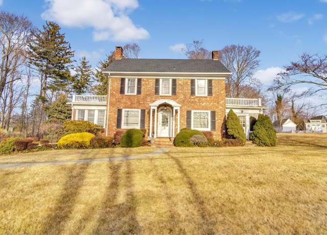 Property at 280 Wickham Ave, Mattituck, NY 11952, 3 beds, 2 baths
