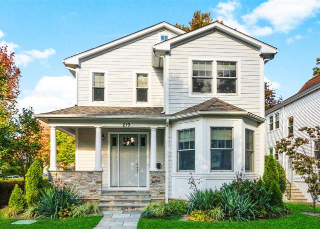 Property at 219 Larchmont Ave, Larchmont, NY 10538, 5 beds, 3.5 baths