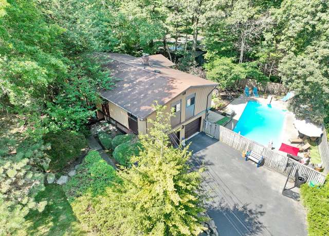Property at 15 Highland Ave, Chestnut Ridge, NY 10977, 4 beds, 2.5 baths