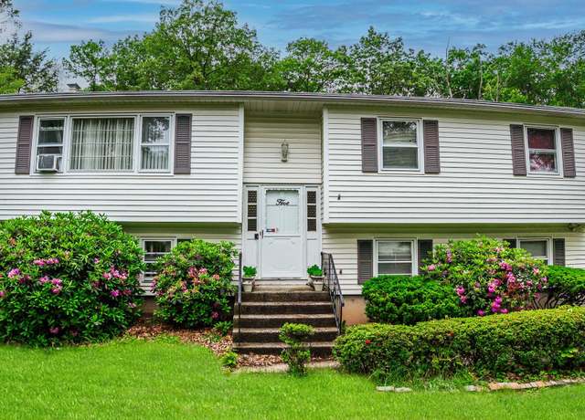 Property at 5 Catalpa Ct, Bardonia, NY 10954, 4 beds, 2.5 baths