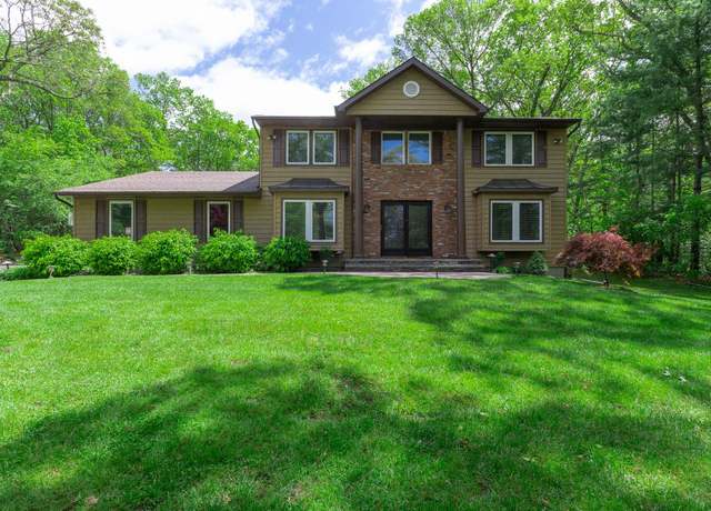Property at 10 Northwood Ct, Dix Hills, NY 11746, 5 beds, 3.5 baths