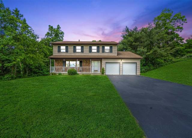 Property at 14 Cheesecote Ct, Stony Point, NY 10980, 4 beds, 2.5 baths