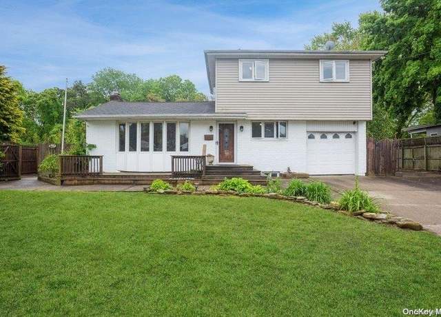 Property at 6 Riverdale Ave, Oakdale, NY 11769, 3 beds, 1.5 baths