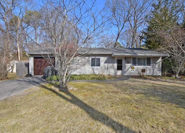 Property at 21 Frank Ave, Middle Island, NY 11953, 3 beds, 1 bath