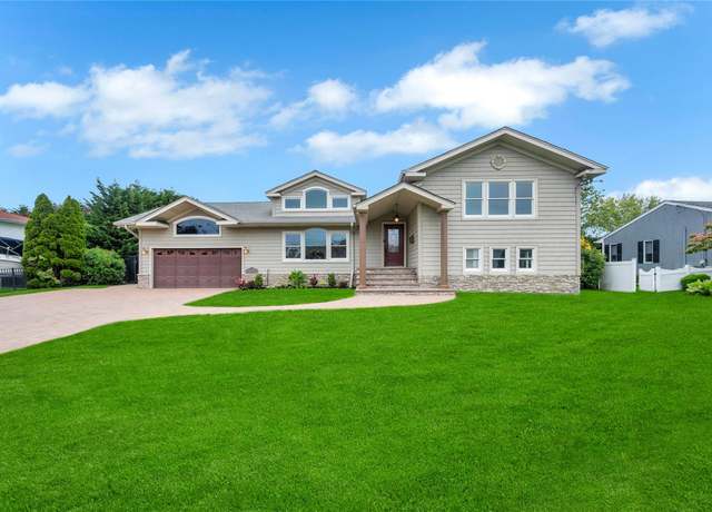 Property at 61 Riviera Dr S, Massapequa, NY 11758, 4 beds, 2.5 baths
