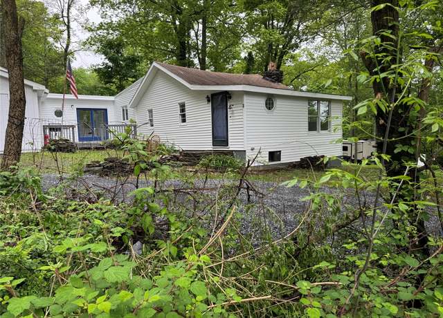 Property at 3 Brookside Trl, Monroe, NY 10950, 2 beds, 2 baths