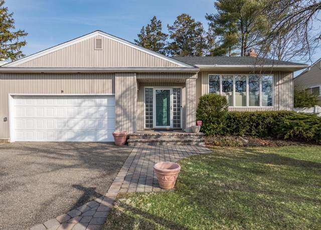 Property at 9 Robin Ln, Plainview, NY 11803, 5 beds, 3 baths