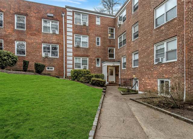 Property at 19 Edwards St Unit 3E, Roslyn Heights, NY 11577, 1 bed, 1 bath