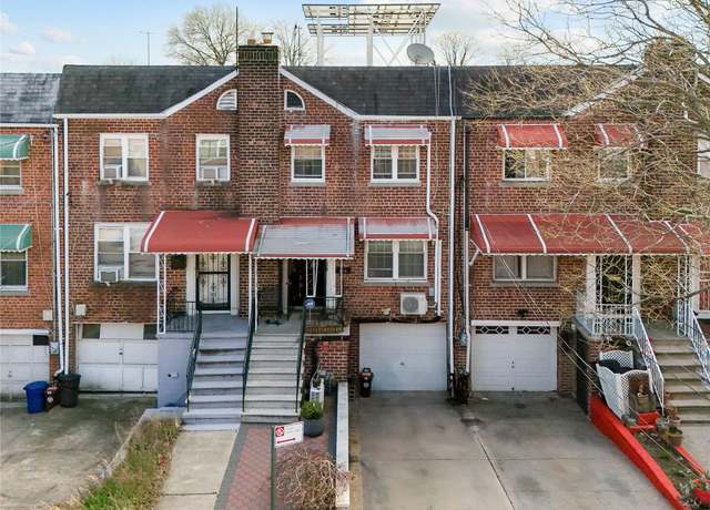 Property at 1138 E 215th St, Bronx, NY 10469, 3 beds, 1.5 baths
