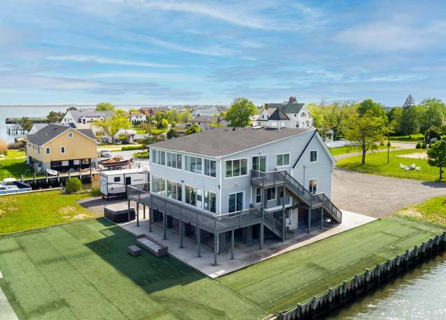 Property at 200 Clocks Blvd, Massapequa, NY 11758, 3 beds, 3.5 baths