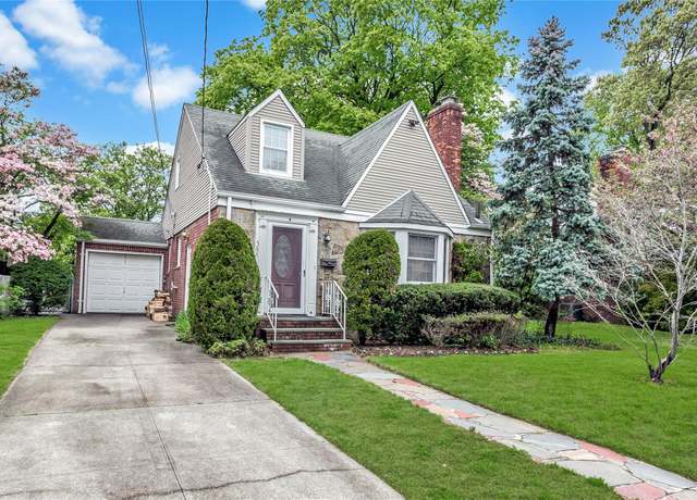 Property at 584 Adams Ave, West Hempstead, NY 11552, 4 beds, 2 baths