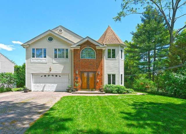 Property at 2 Sandy Ct, Garden City, NY 11530, 6 beds, 4.5 baths