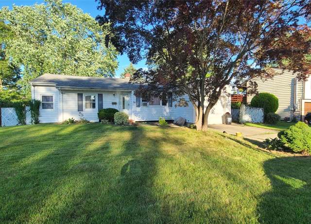 Property at 85 Claywood Dr, Brentwood, NY 11717, 4 beds, 2.5 baths