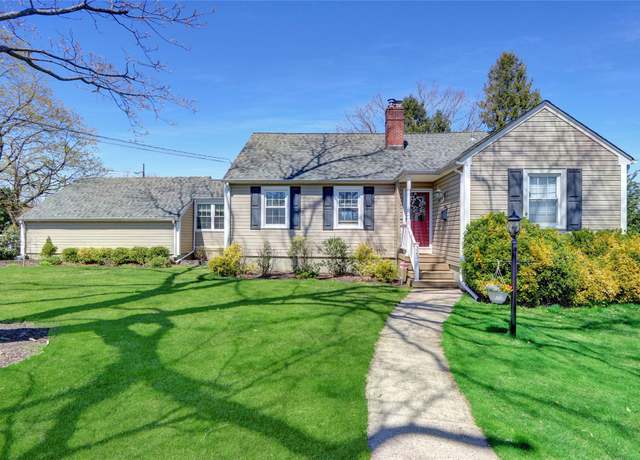 Property at 323 Montgomery Ave, West Babylon, NY 11704, 3 beds, 2 baths