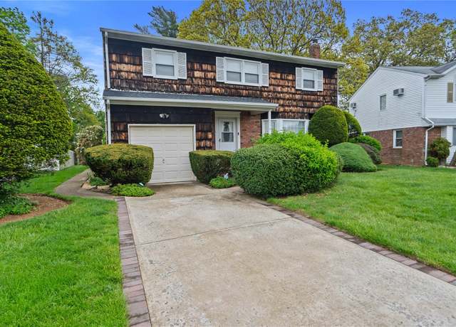 Property at 915 School Dr, Baldwin, NY 11510, 4 beds, 2.5 baths