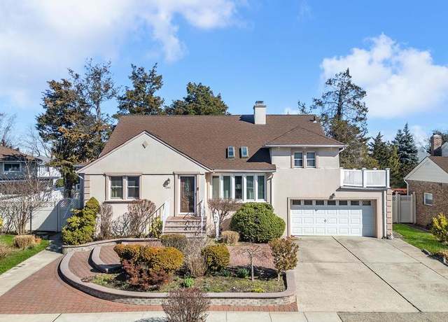 Property at 1040 Rosedale Rd, Valley Stream, NY 11581, 4 beds, 3 baths