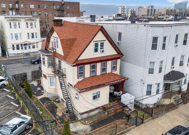 Property at 43 Cedar Pl, Yonkers, NY 10705, 7 beds, 3 baths