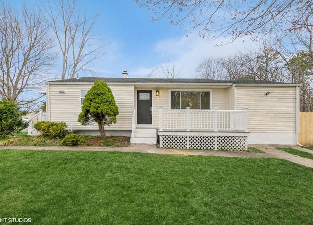Property at 277 Louise Ave, East Patchogue, NY 11772, 4 beds, 3 baths
