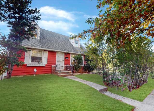 Property at 706 Leggett Pl, Whitestone, NY 11357, 4 beds, 2 baths