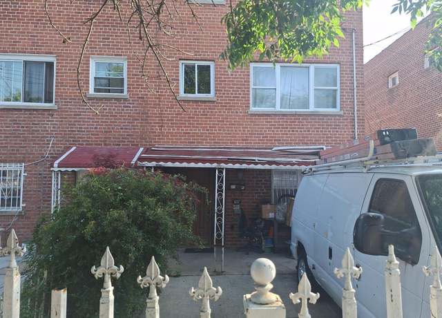 Property at 1037 E 219th St, Bronx, NY 10469, 3 beds, 1.5 baths