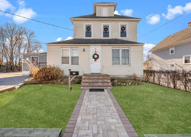 Property at 10 Hawley Ave, West Islip, NY 11795, 3 beds, 3 baths