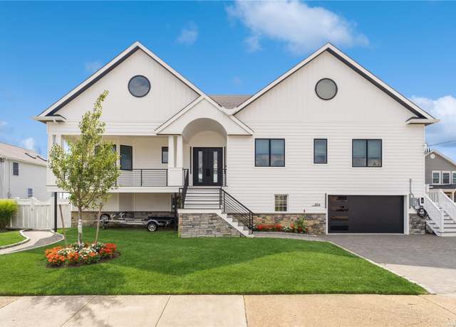 Property at 894 S Long Beach Ave, Freeport, NY 11520, 4 beds, 3.5 baths