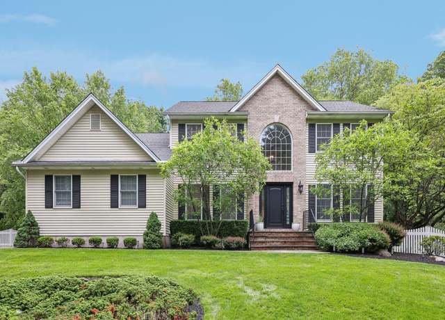 Property at 18 Sandstone Trl, New City, NY 10956, 4 beds, 3.5 baths