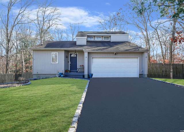 Property at 973 N Ocean Ave, Patchogue, NY 11772, 3 beds, 1.5 baths