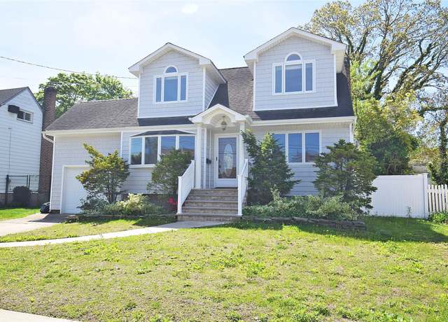 Property at 28 Karen St, West Babylon, NY 11704, 4 beds, 2 baths