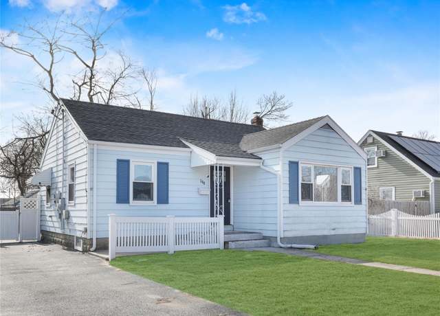 Property at 340 Earle St, Central Islip, NY 11722, 2 beds, 2 baths