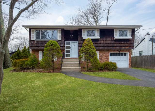 Property at 25A Winthrop Dr, Woodbury, NY 11797, 5 beds, 2 baths