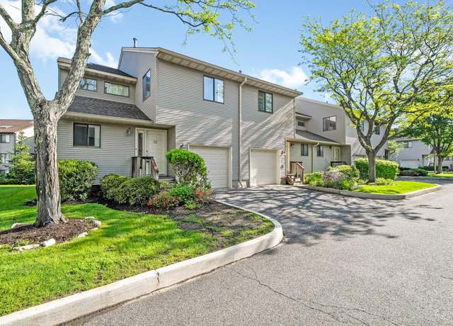 Property at 22 Chester Ln, Nanuet, NY 10954, 2 beds, 2.5 baths