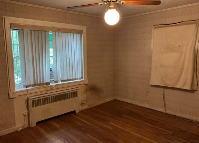 Property at 255 N Chestnut St, Massapequa, NY 11758, 4 beds, 1 bath