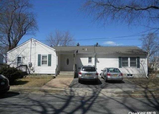 Property at 301 Laurel Rd, Northport, NY 11768, 3 beds, 2 baths