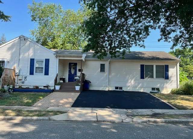 Property at 301 Laurel Rd, Northport, NY 11768, 3 beds, 2 baths