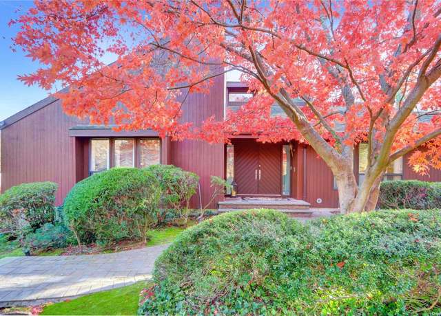 Property at 22 Candlewood Path, Dix Hills, NY 11746, 4 beds, 3.5 baths
