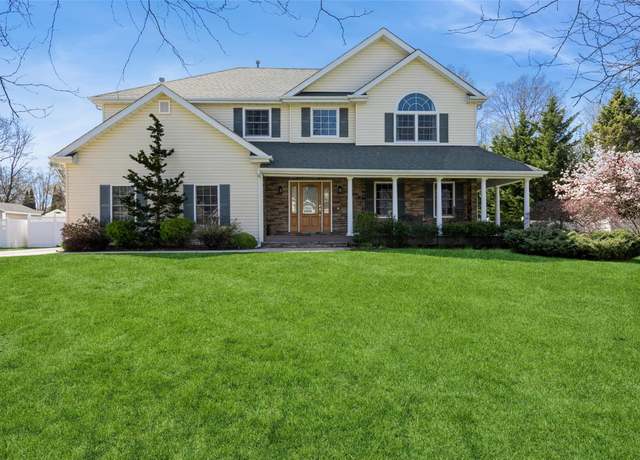 Property at 4 Sipala Ct, East Northport, NY 11731, 4 beds, 2.5 baths