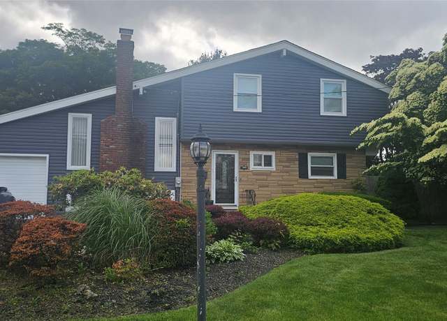 Property at 360 Locust Ave, Oakdale, NY 11769, 4 beds, 2.5 baths