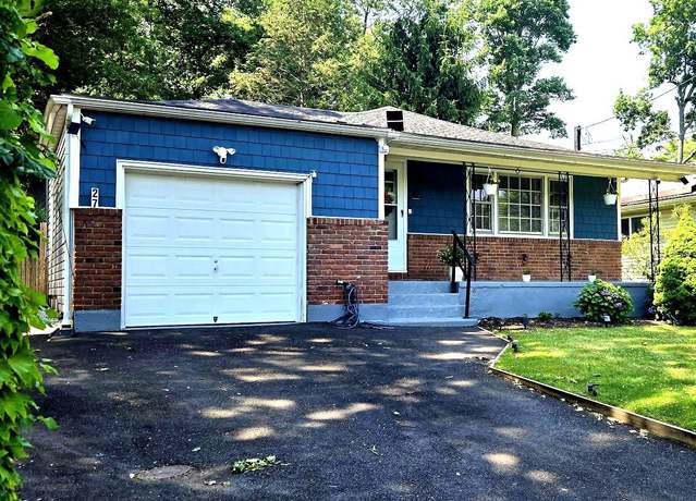 Property at 27 Nichols Rd, Huntington Station, NY 11746, 4 beds, 1.5 baths