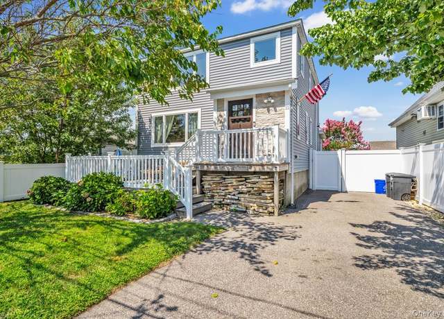 Property at 11 Nereid Pl, Babylon, NY 11702, 3 beds, 2.5 baths