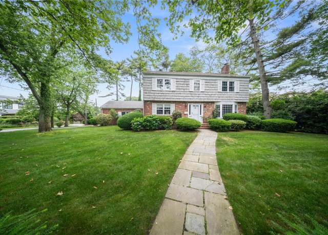 Property at 520 Chauncey Ln, Lawrence, NY 11559, 5 beds, 2.5 baths